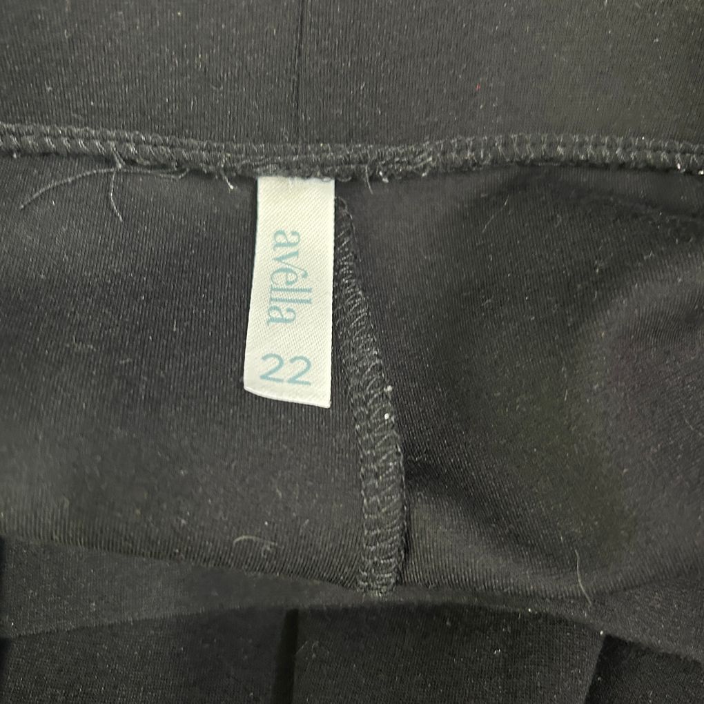 Avella Black Wide Leg Pants - Size 22