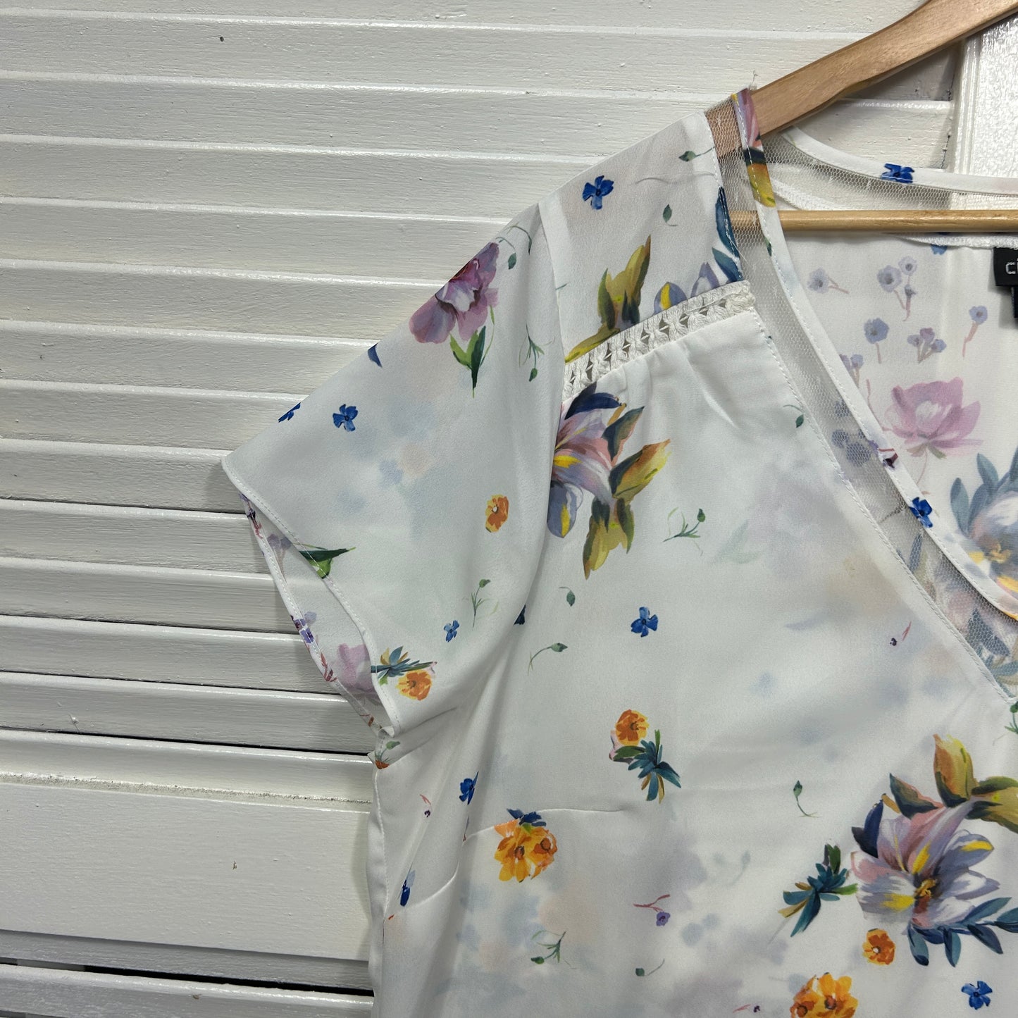City Chic Top Size 18 Medium Plus White Floral Short Sleeve