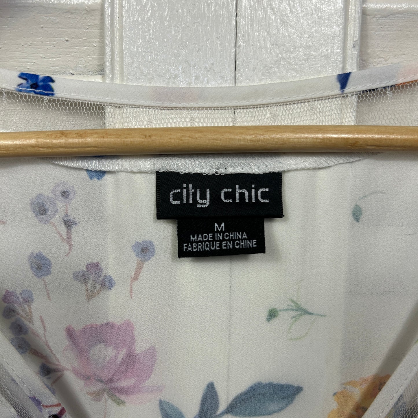 City Chic Top Size 18 Medium Plus White Floral Short Sleeve