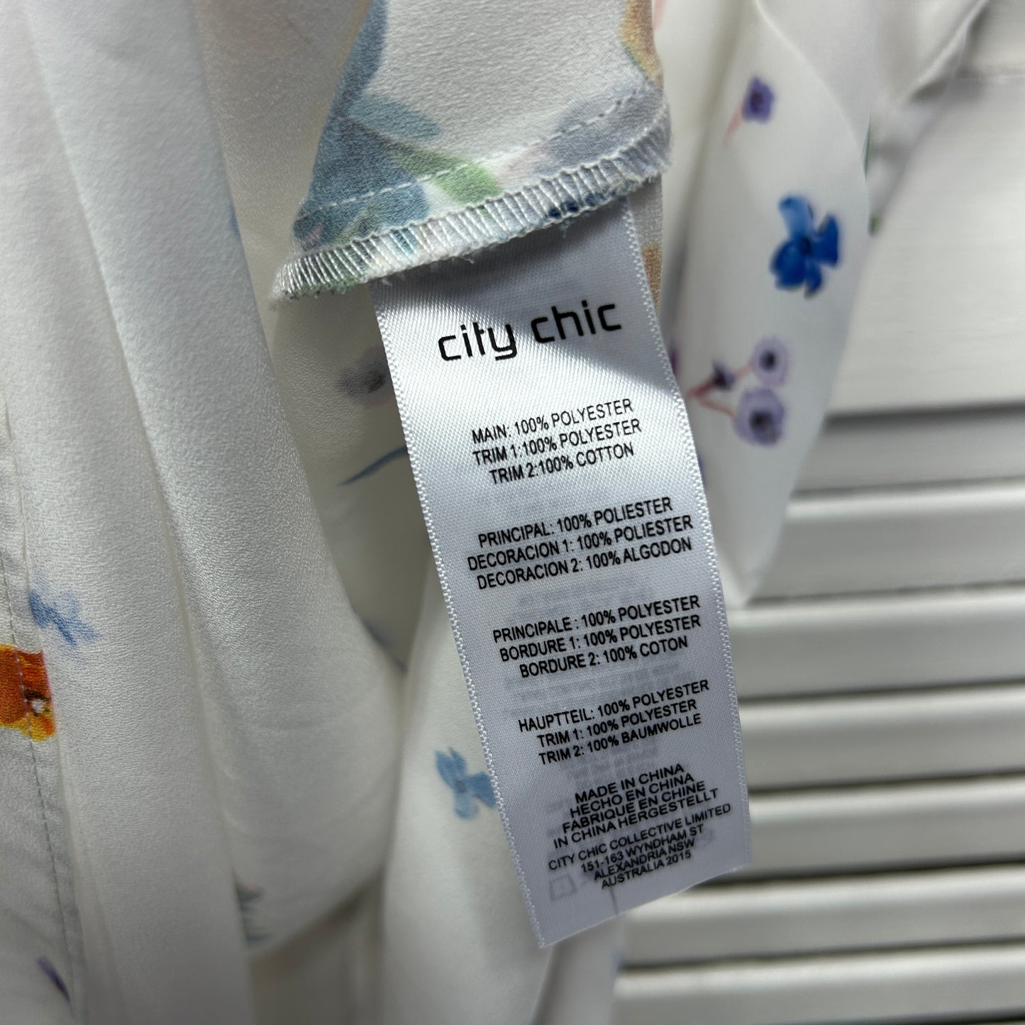 City Chic Top Size 18 Medium Plus White Floral Short Sleeve