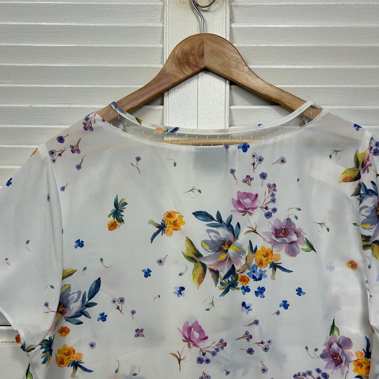 City Chic Top Size 18 Medium Plus White Floral Short Sleeve