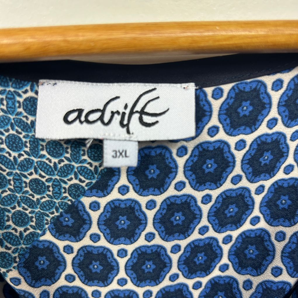 Adrift Navy Top - Size 18/3XL