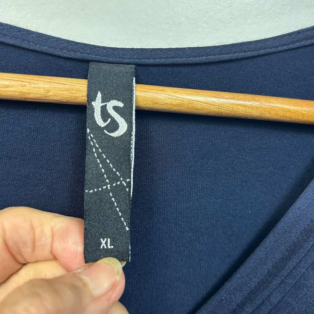 Taking Shape Navy Sleeveless Top - Size 22/XL