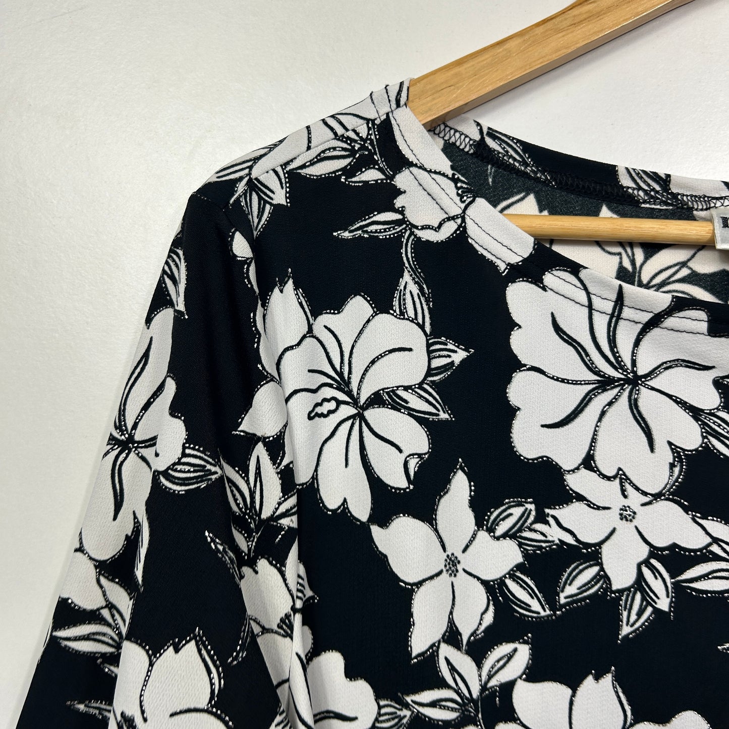 Millers Black & White Floral Top - Size 20