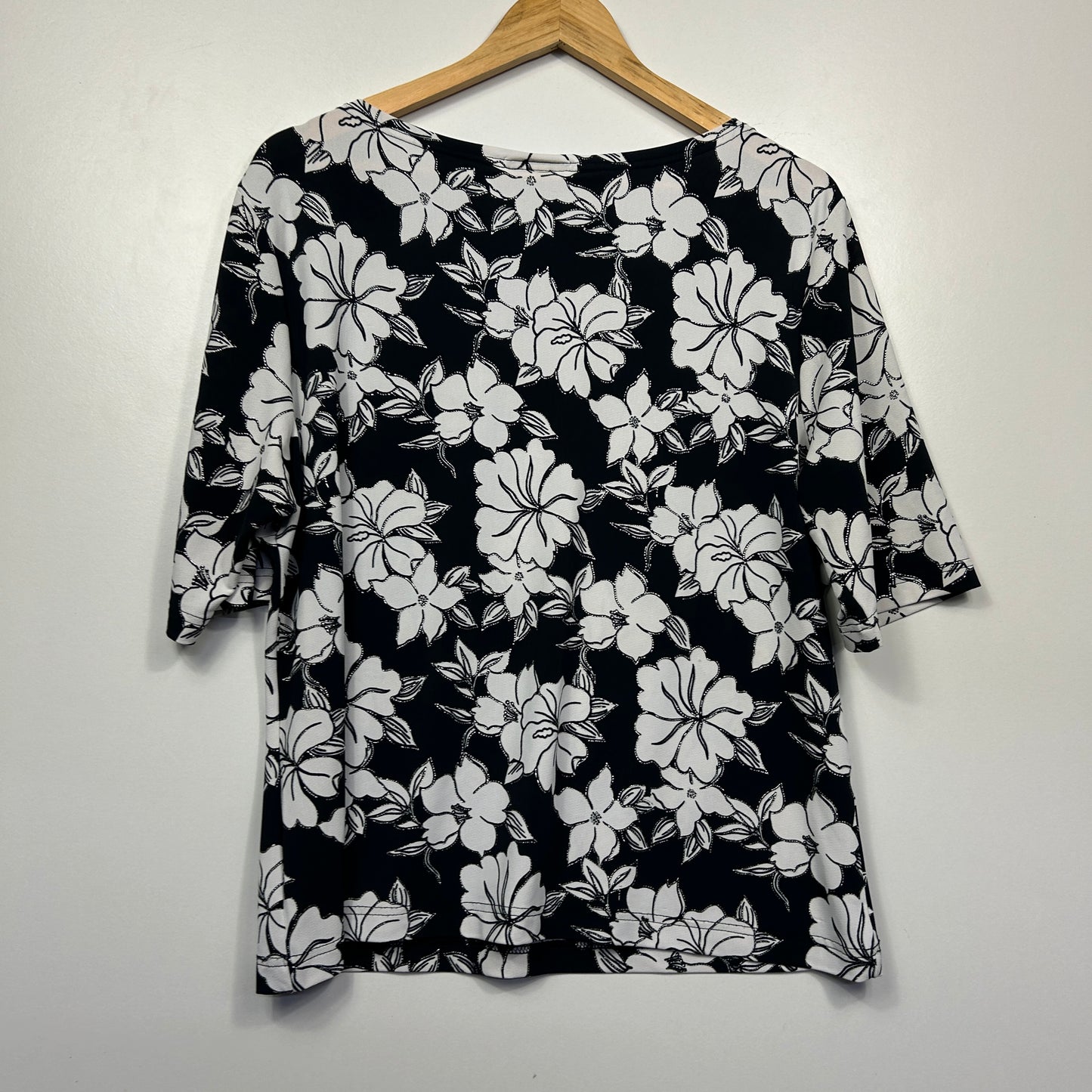 Millers Black & White Floral Top - Size 20