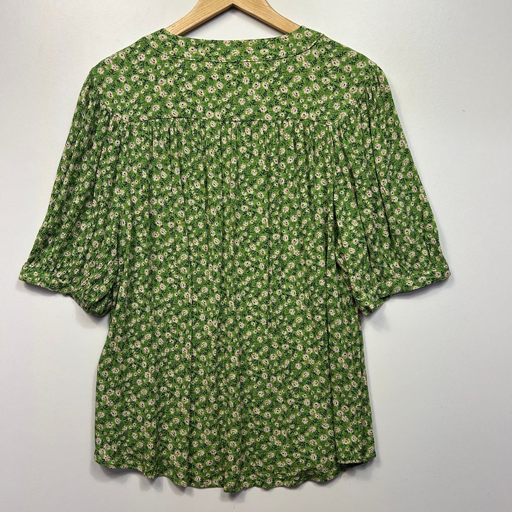 Suzanne Grae Green Floral Top - Size 18