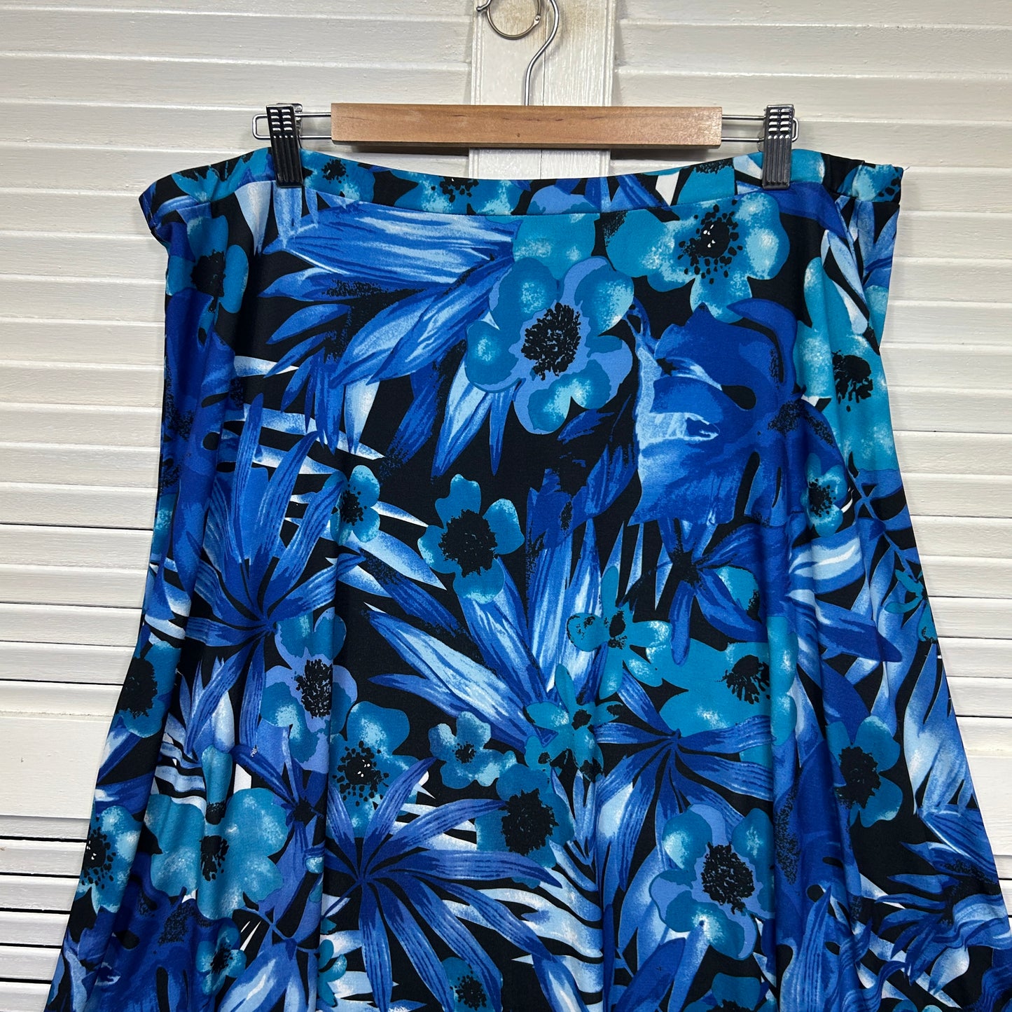 Noni B Skirt Size XL Blue Floral Midi Length Elastic Waist Stretch