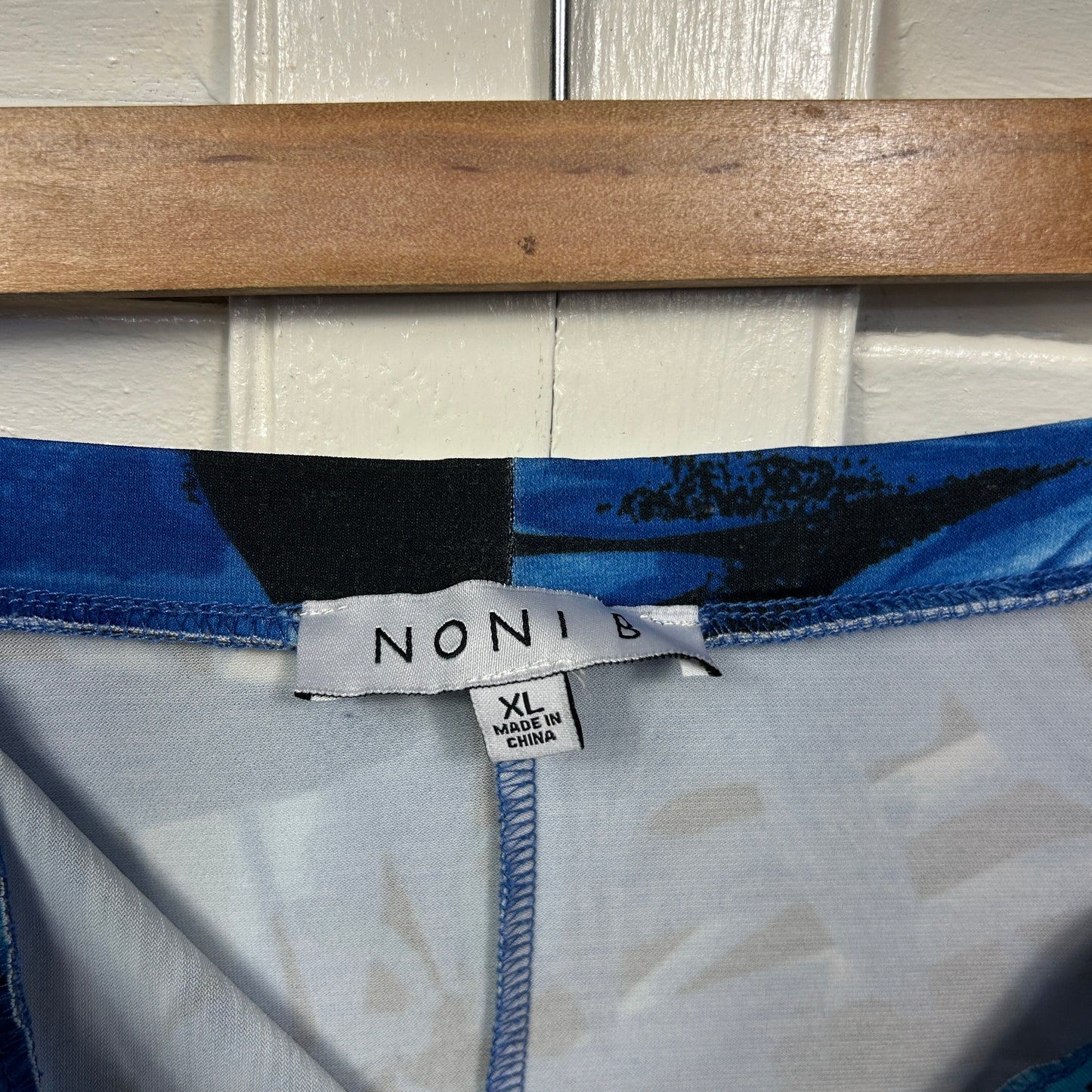 Noni B Skirt Size XL Blue Floral Midi Length Elastic Waist Stretch