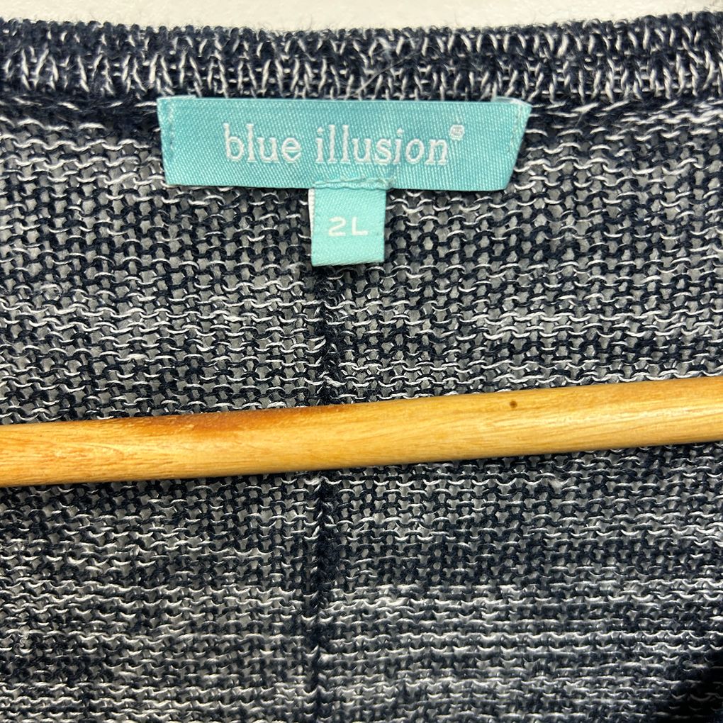 Blue Illusion Navy Linen Top - Size 2L