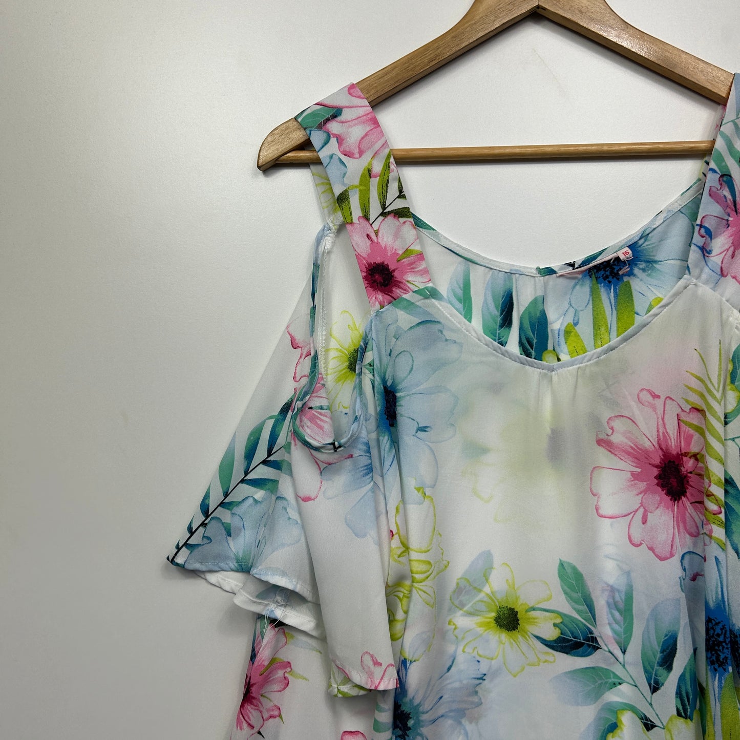 Millers Top Size 16 Cold Shoulder Sleeve Floral