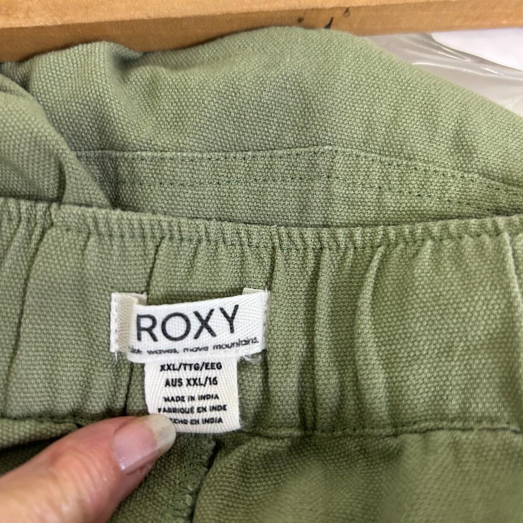 Roxy Khaki Shorts - Size 16