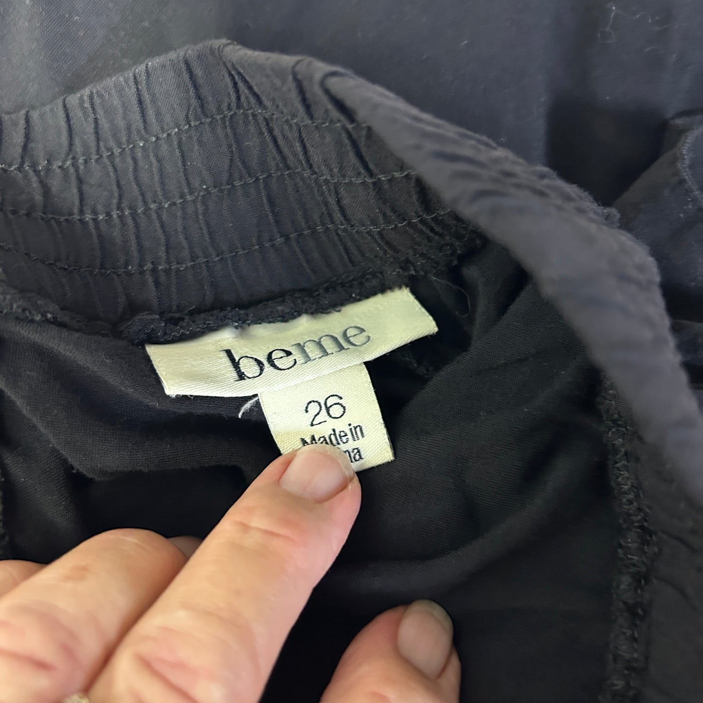 beme Black Capri Cropped Pants - Size 26