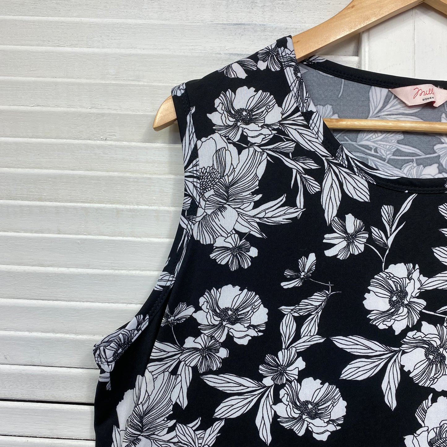 Millers Top Size 18 Plus Black White Sleeveless Floral