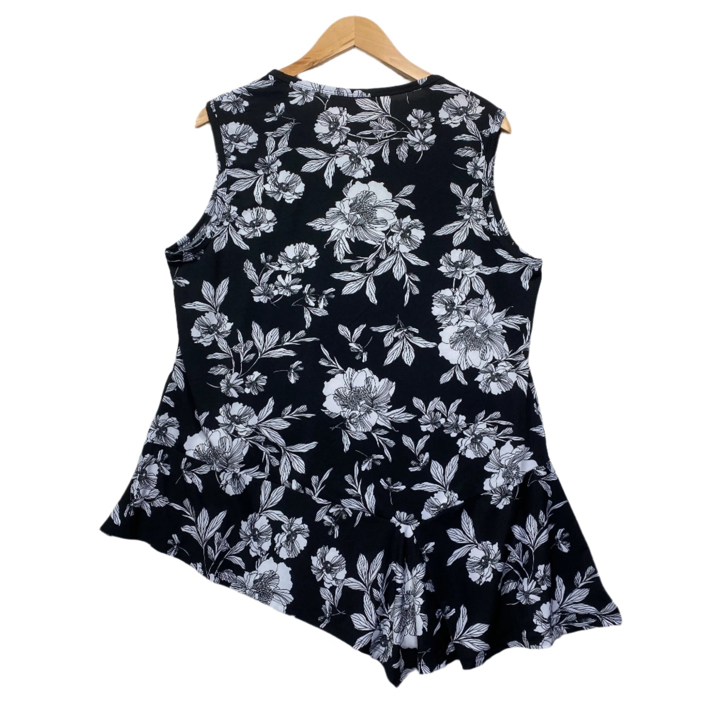 Millers Top Size 18 Plus Black White Sleeveless Floral