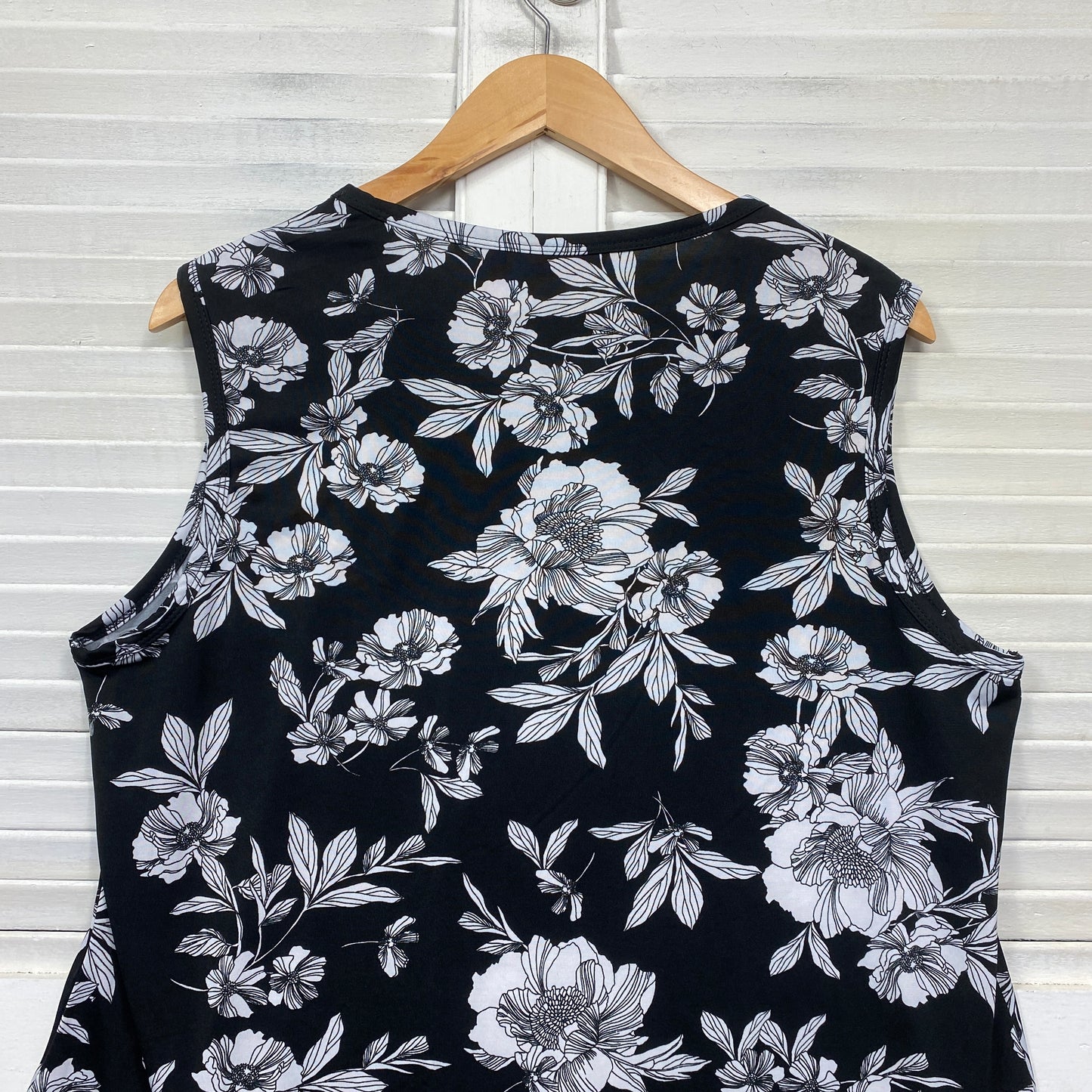 Millers Top Size 18 Plus Black White Sleeveless Floral