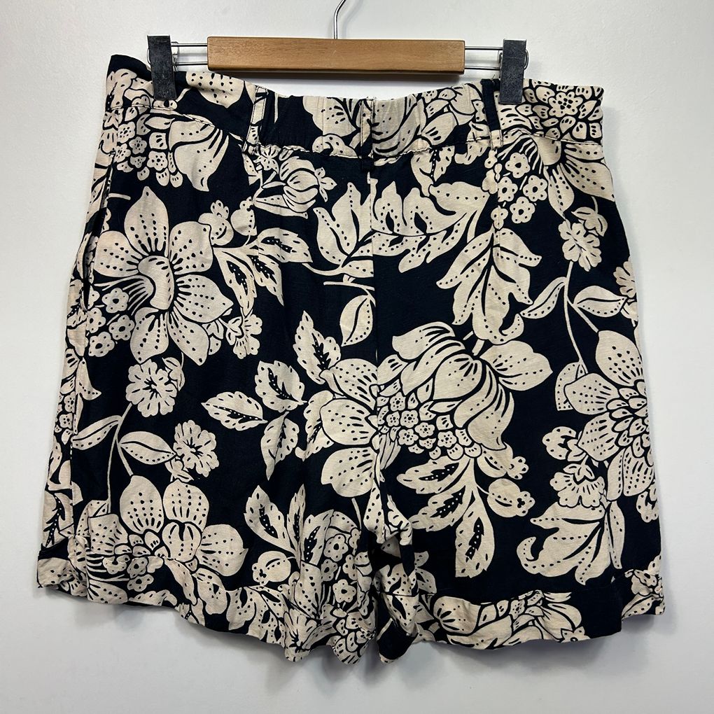 Sussan Navy Floral Linen Shorts - Size 16