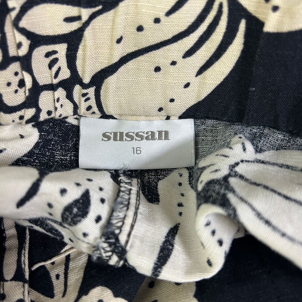 Sussan Navy Floral Linen Shorts - Size 16