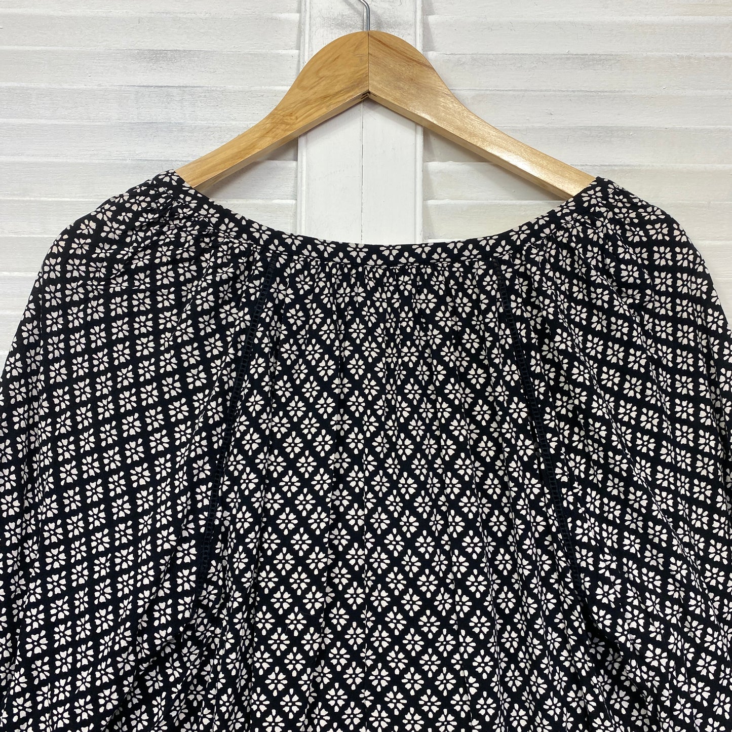 Sussan Top Size 14 Long Sleeve Black White Viscose