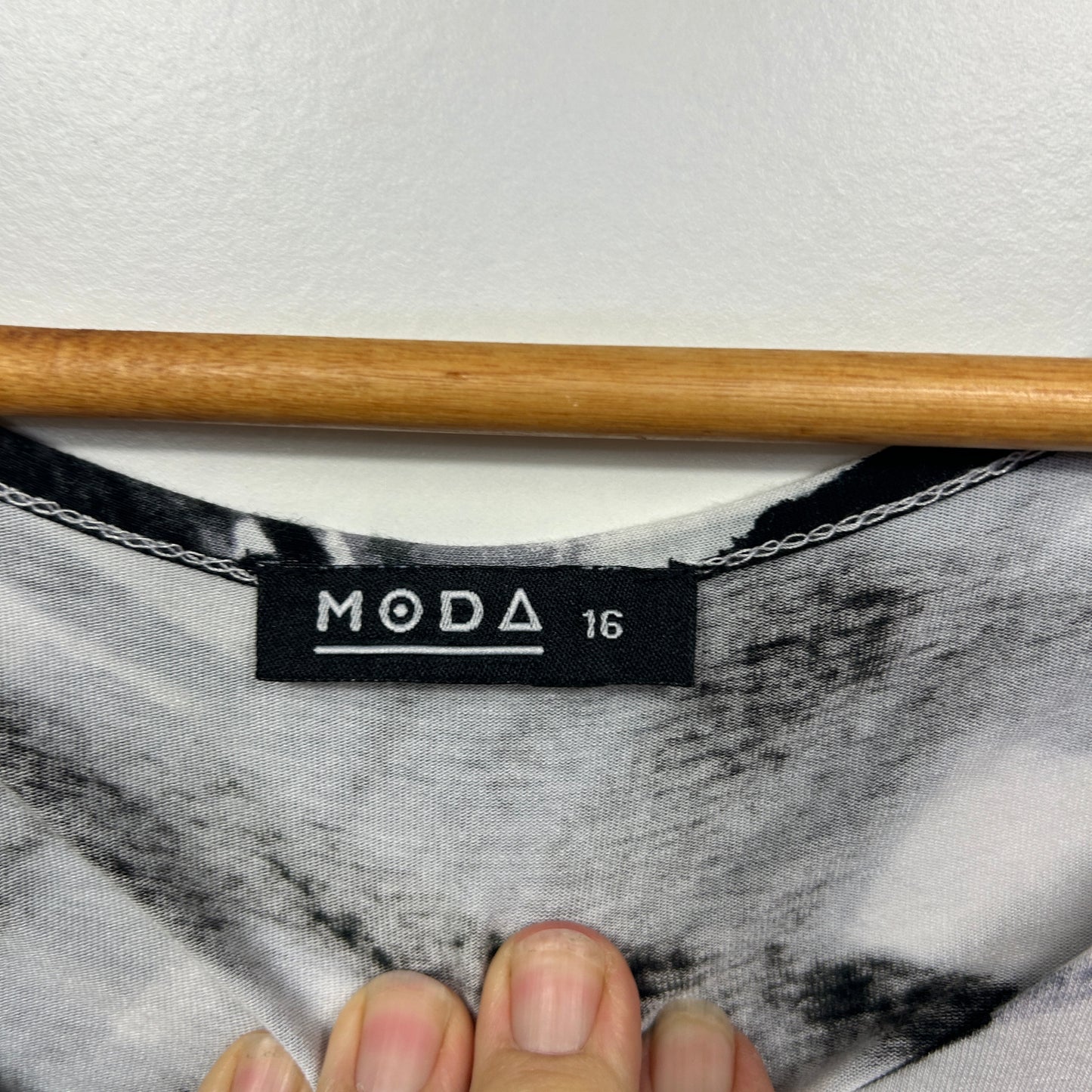 Moda Black White and Grey Abstract Print Top - Size 16