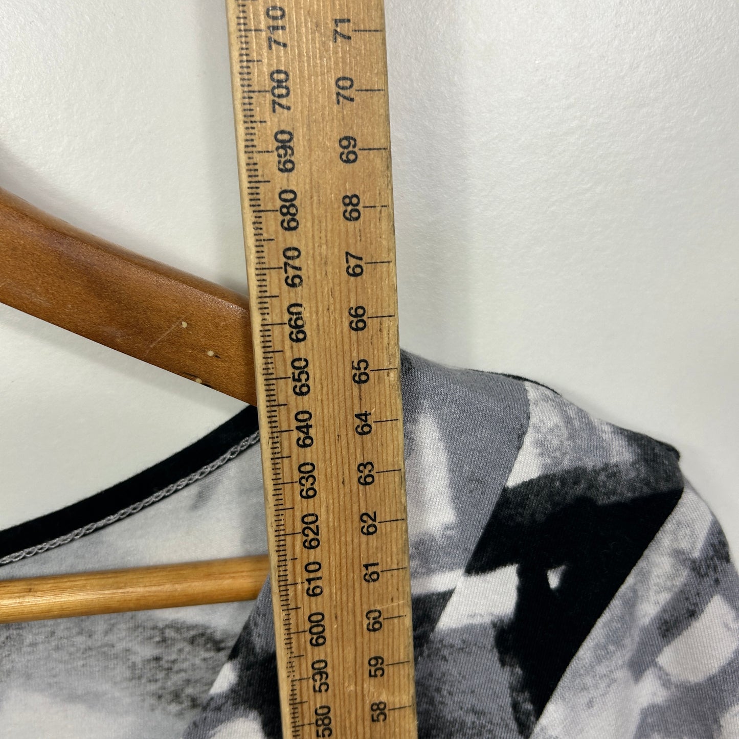 Moda Black White and Grey Abstract Print Top - Size 16