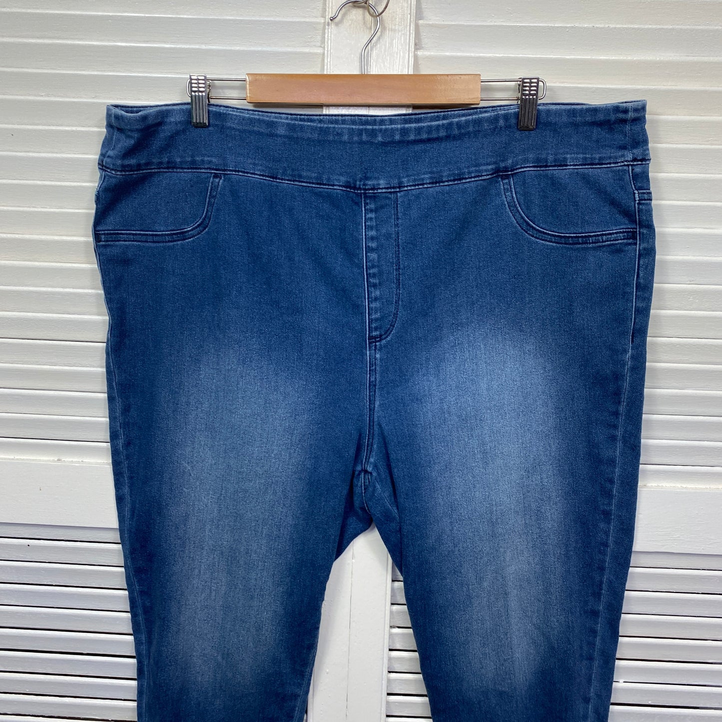 Target Curve Cropped Denim Pants Size 22 Pull On