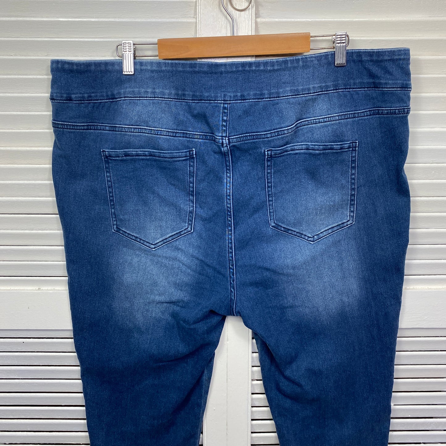 Target Curve Cropped Denim Pants Size 22 Pull On