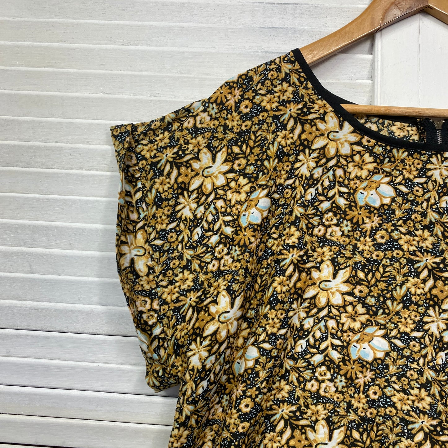 & Me Top Size 18 Yellow Black Floral