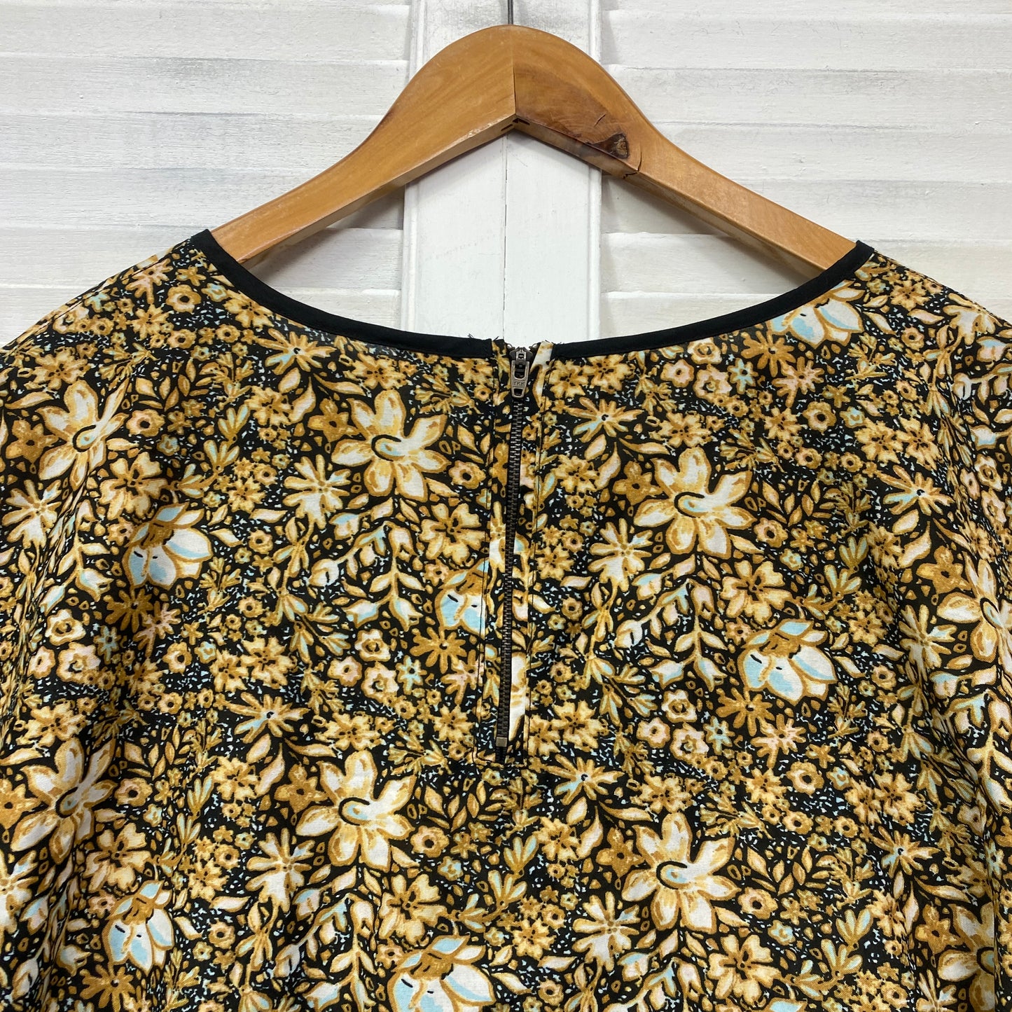 & Me Top Size 18 Yellow Black Floral