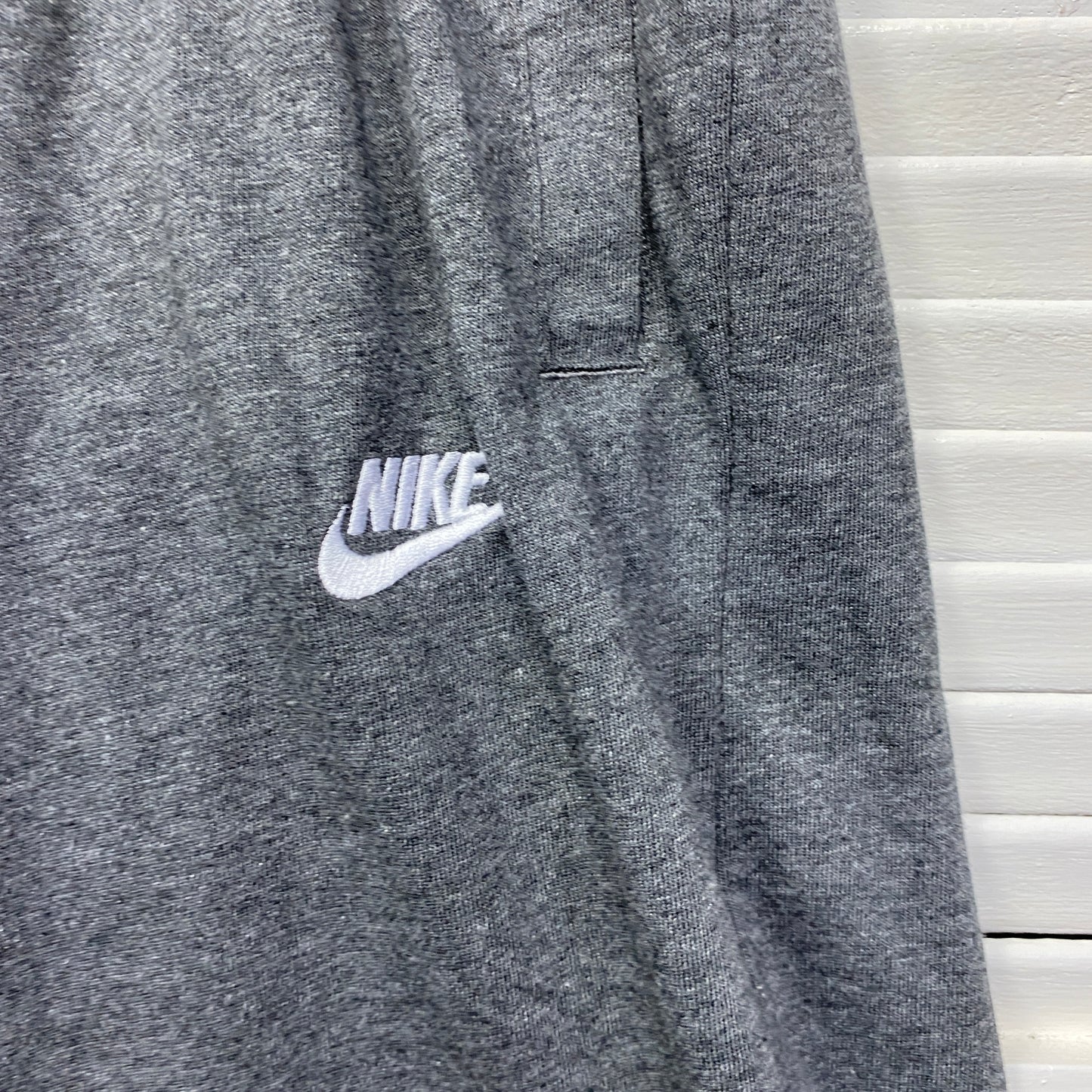 Nike Mens Shorts Size 3XL Grey Pockets Standard Fit Knee Length