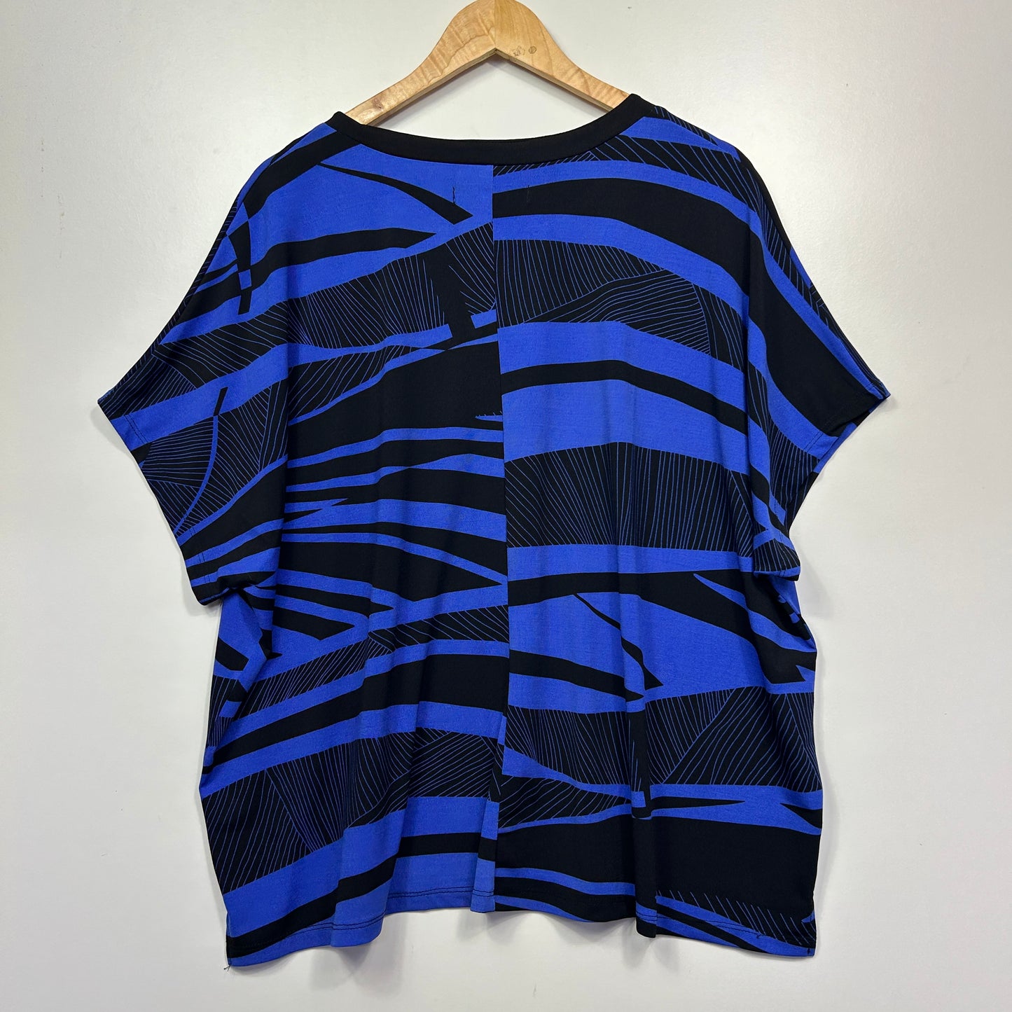 Escape by Liz Jordan Blue and Black Abstract Print Short Sleeve Top - Size L