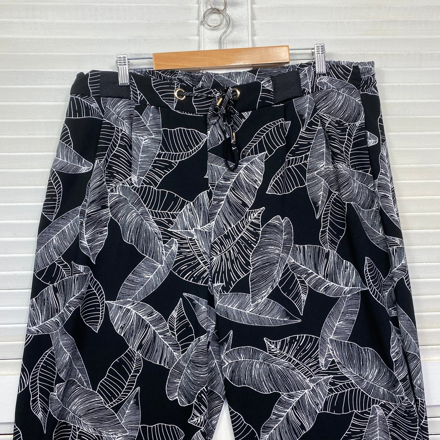 Rockmans Pants Size 16 Black White Floral Leaf Pockets