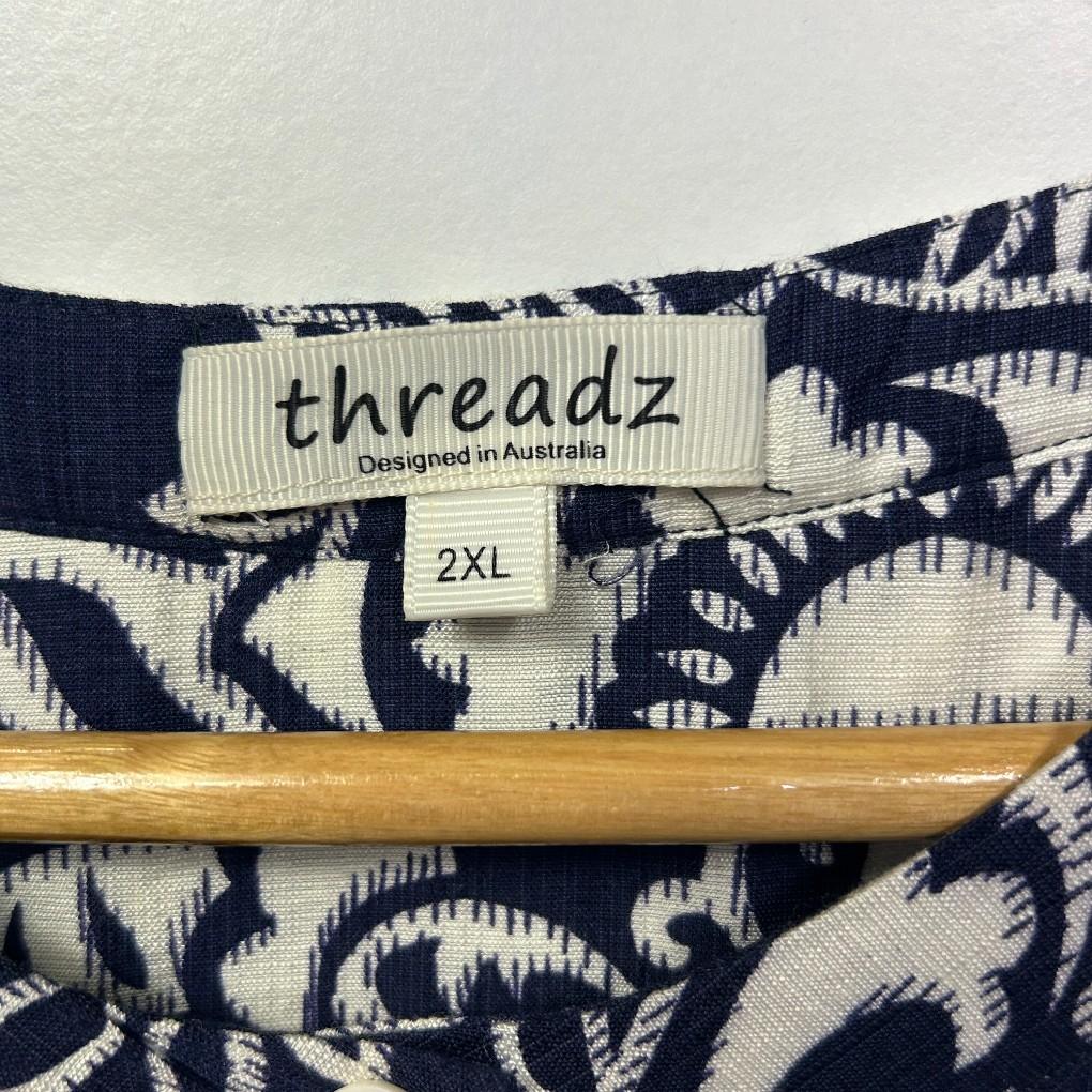 Threadz Navy Paisley Top - Size 2XL