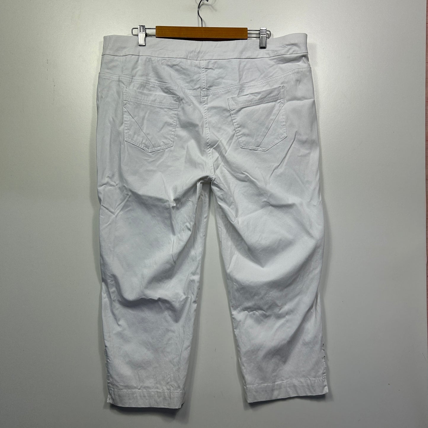 Taking Shape White Crop Pants - Size 20