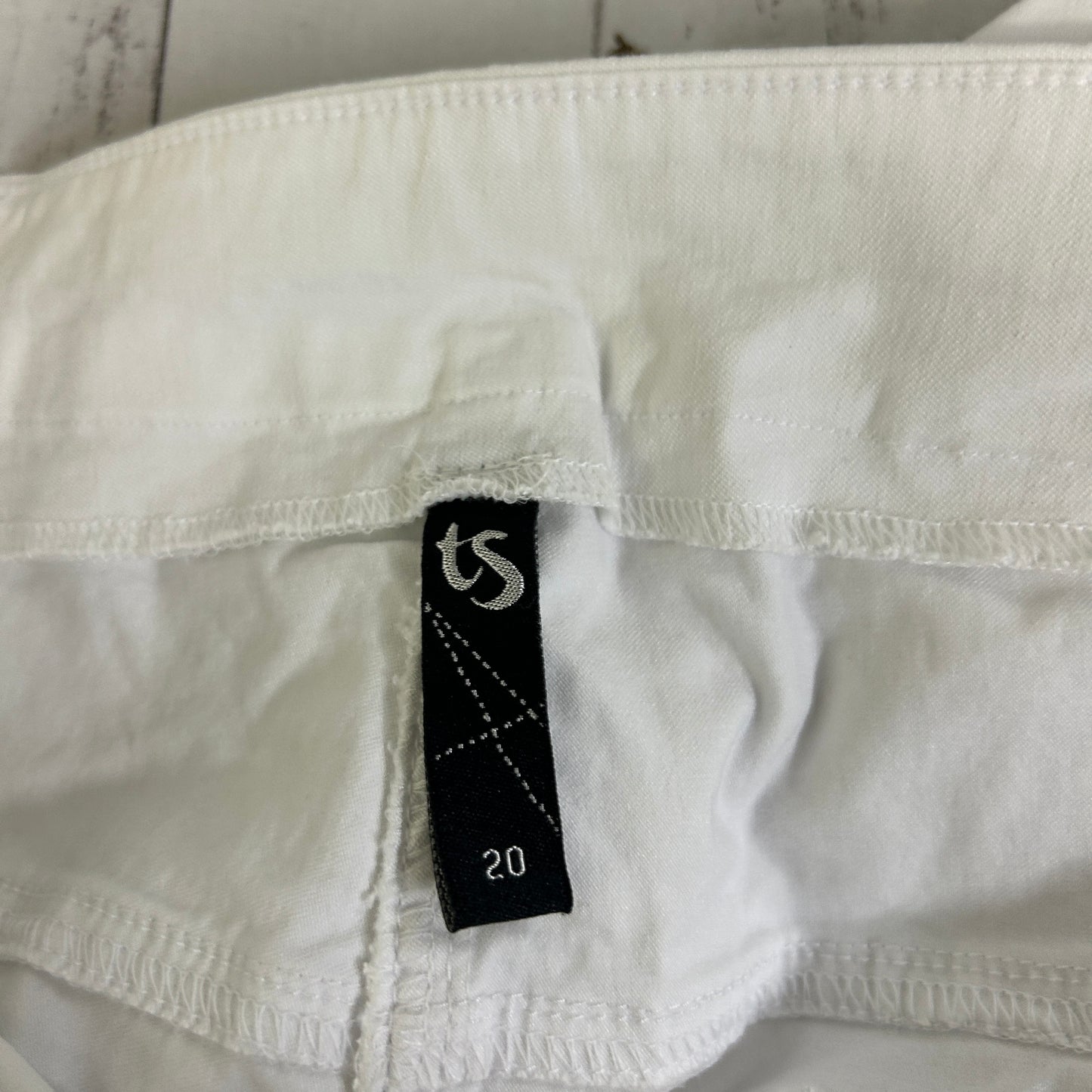 Taking Shape White Crop Pants - Size 20