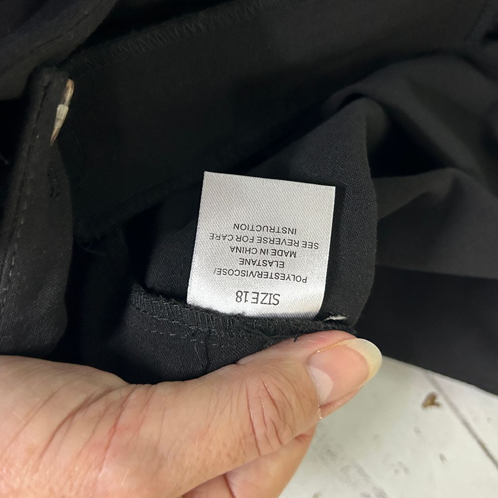 Autograph Black Pants - Size 18 (fault missing bitton)