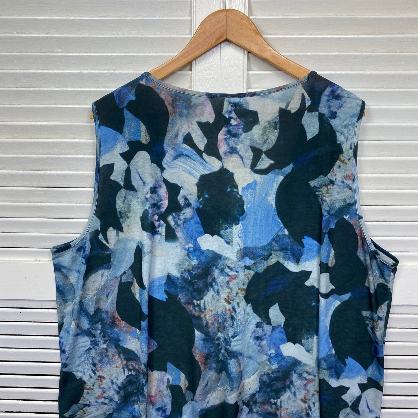 Taking Shape Tunic Top Size 20 Large Plus Sleeveless Blue