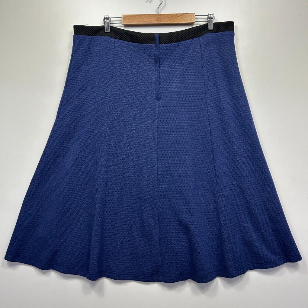 Liz Jordan Navy Skirt - Size 18