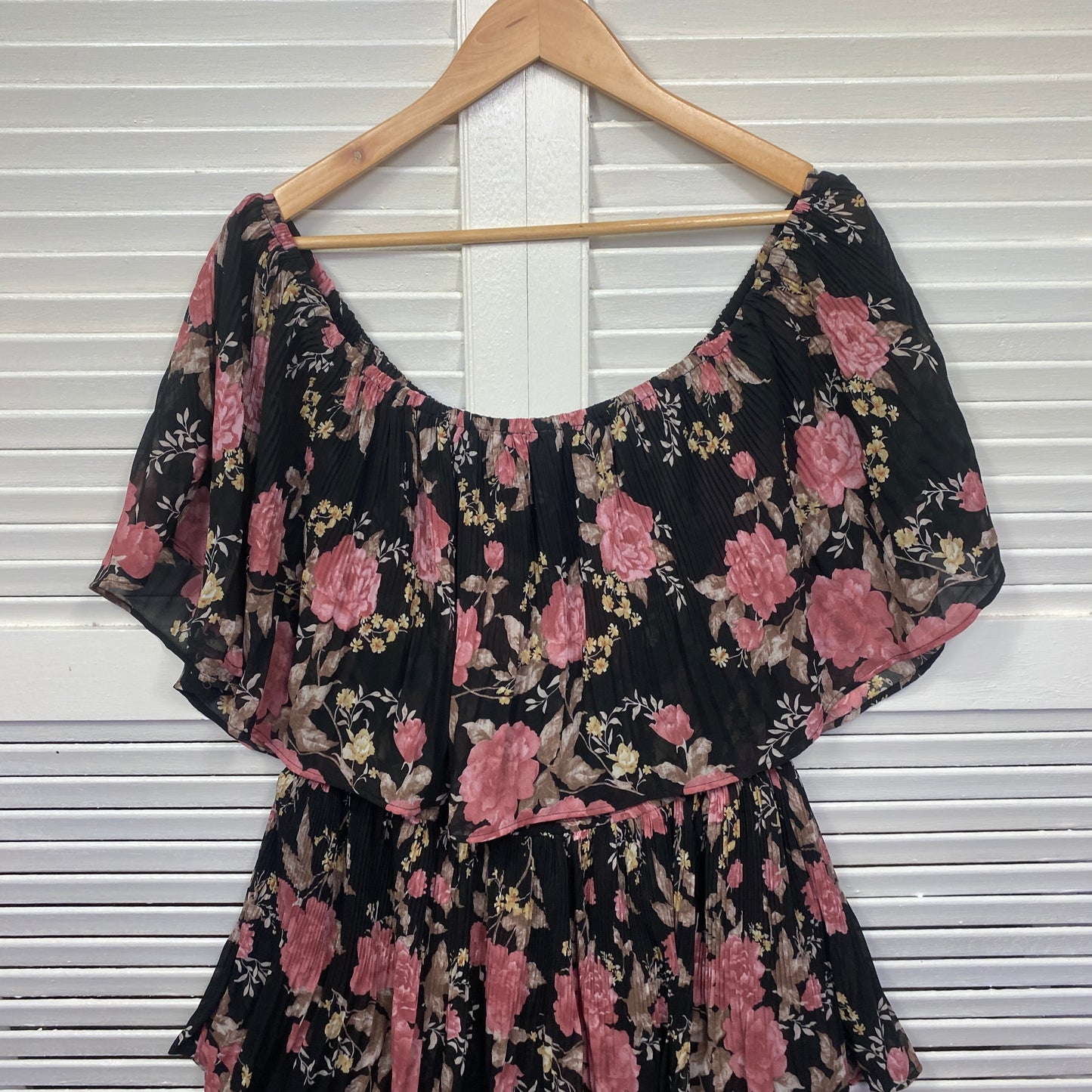 Vine Apparel Dress Size 16 Black Pink Floral Tiered Cocktail