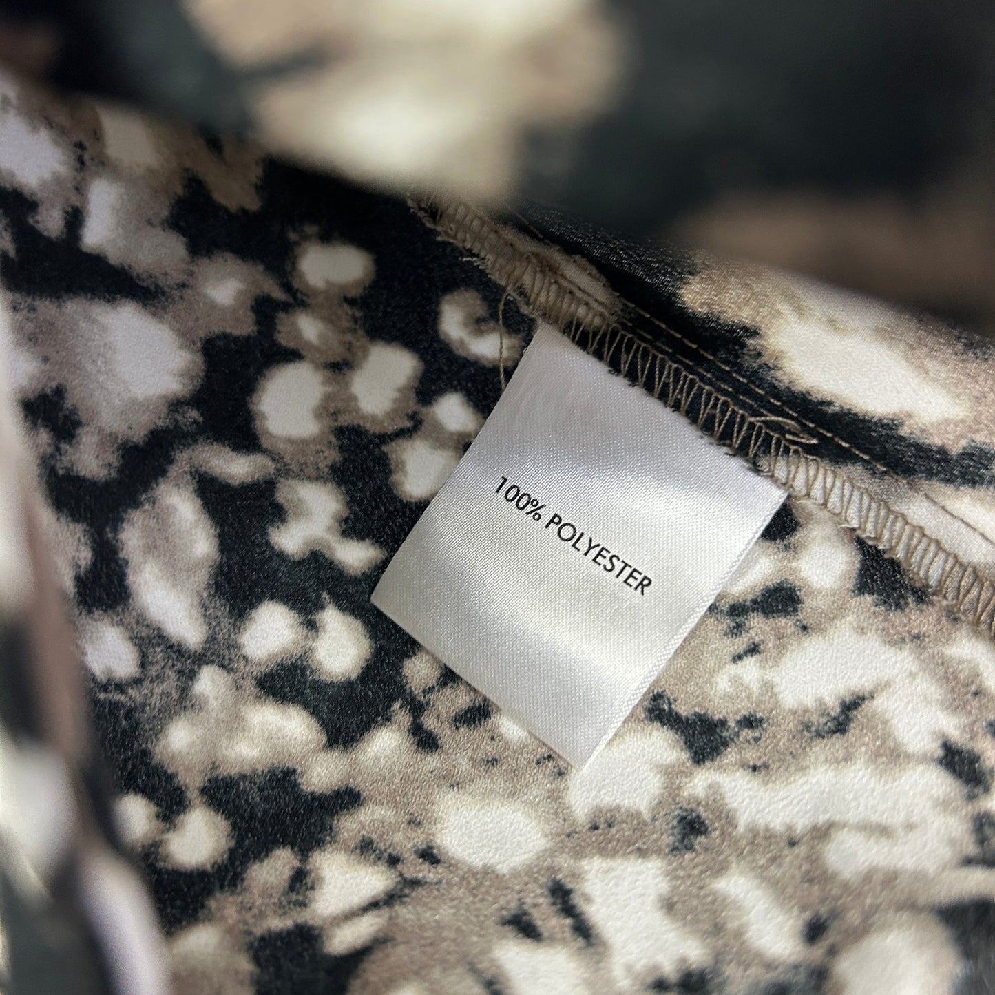 Millers Black White Grey Abstract Print Blouse - Size 20 (fault - Pull)