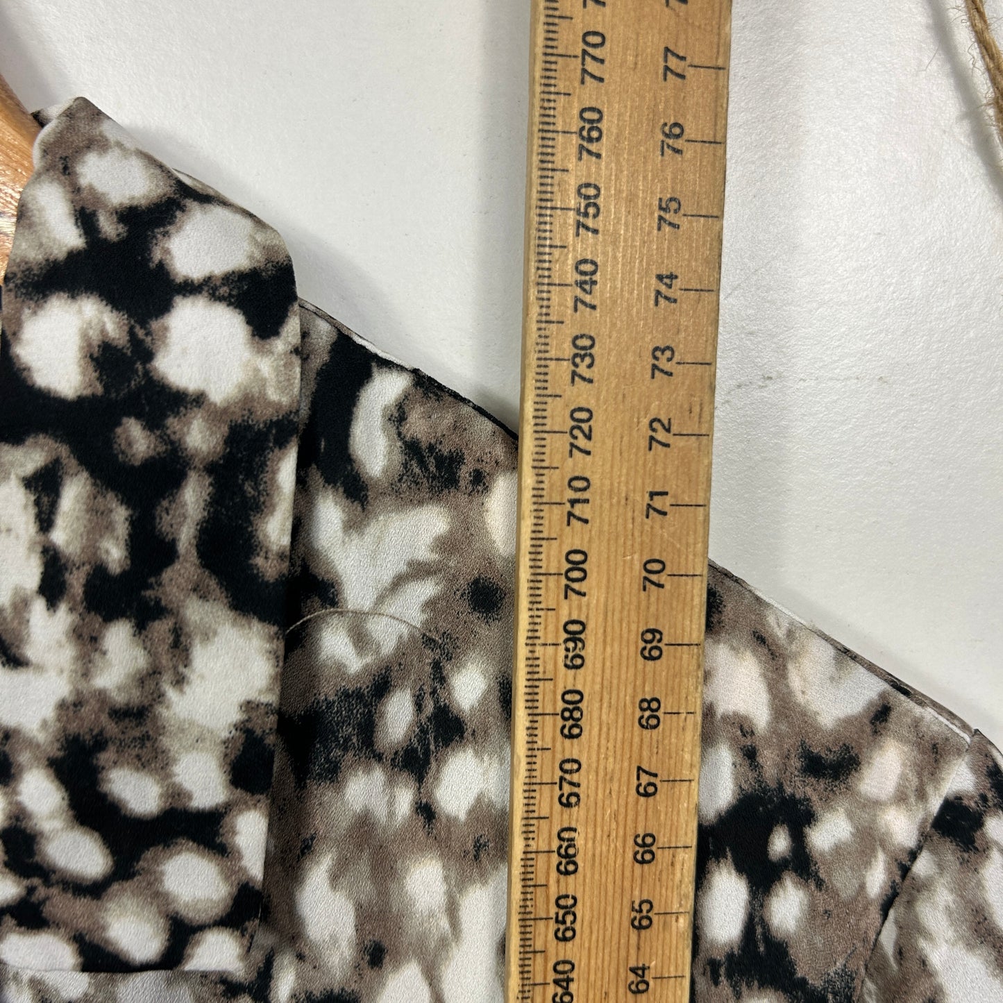 Millers Black White Grey Abstract Print Blouse - Size 20 (fault - Pull)