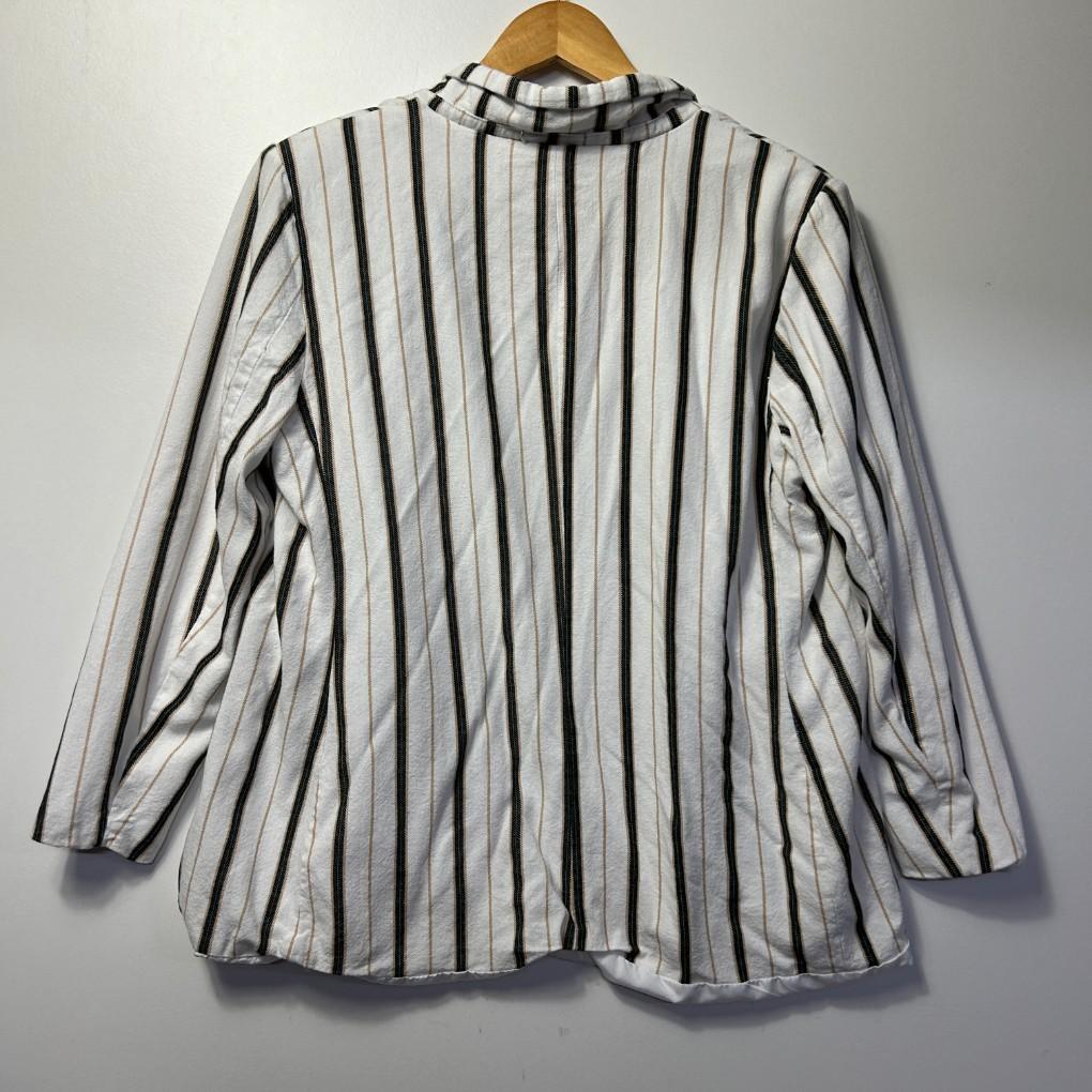 Katies Striped Linen Jacket - Size 18 (fault no button)