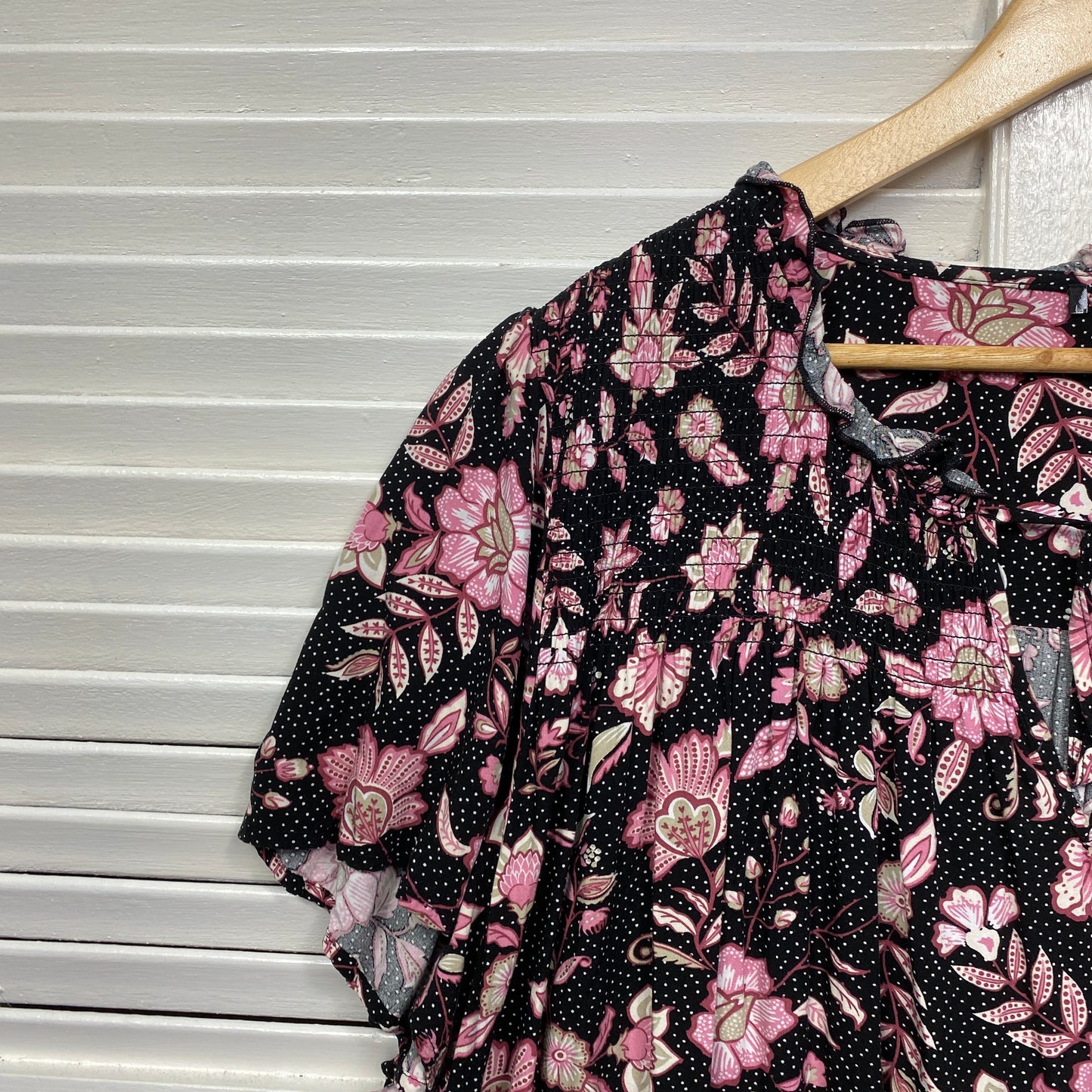 Target Top Size 26 Plus Black Pink Floral Short Sleeve