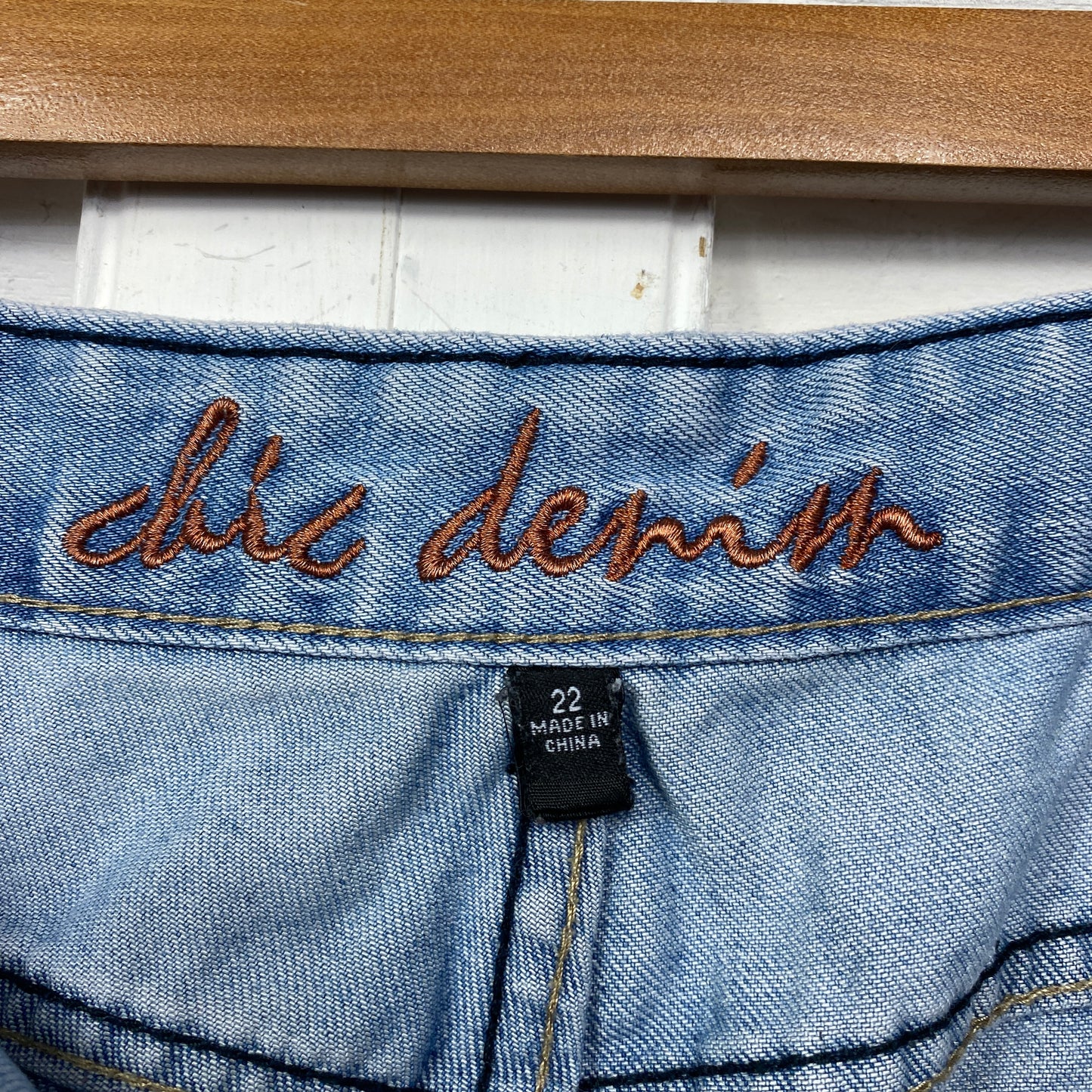 City Chic Denim Shots Size 22 Pockets