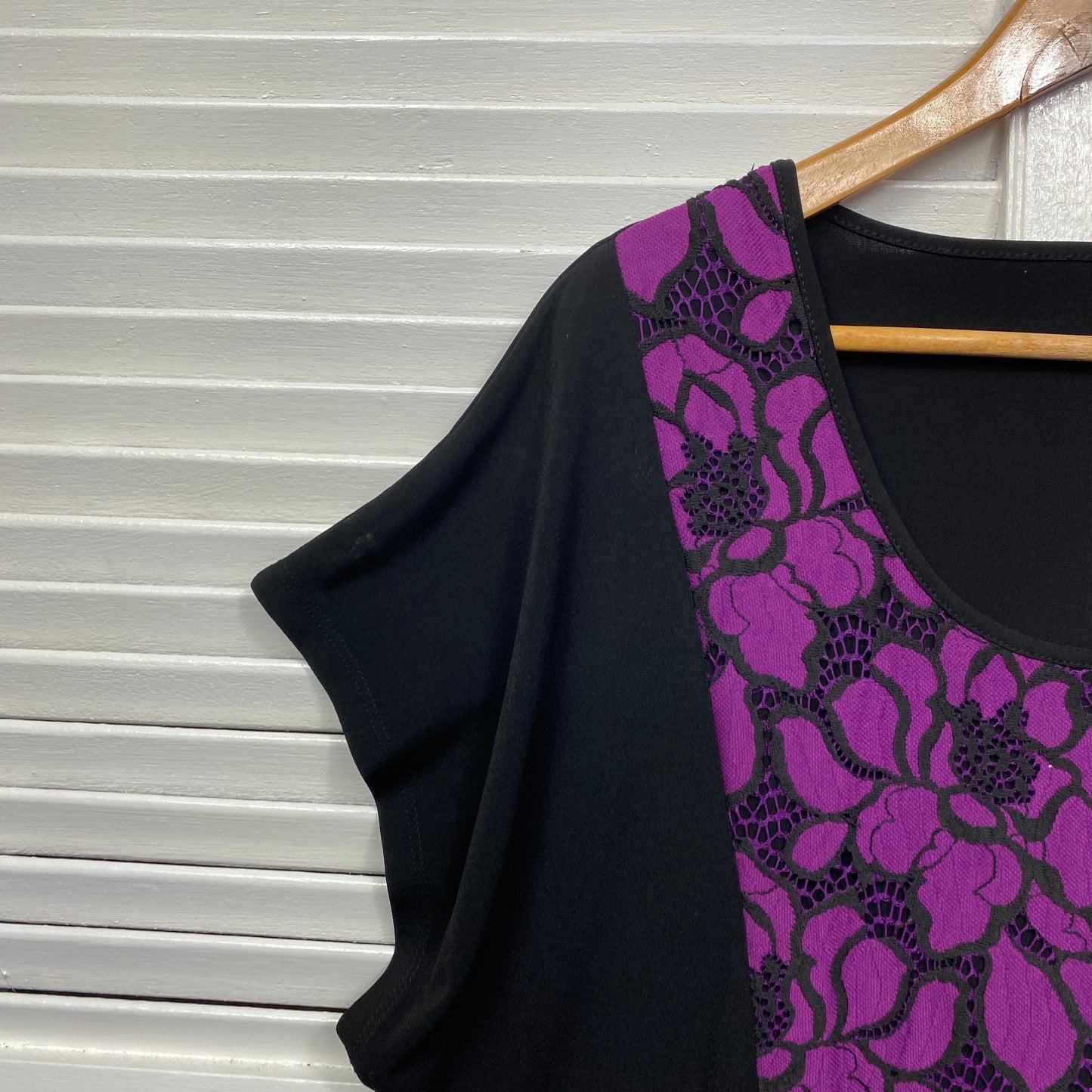 Taking Shape Top Size 16 18 Purple Black Embroidered