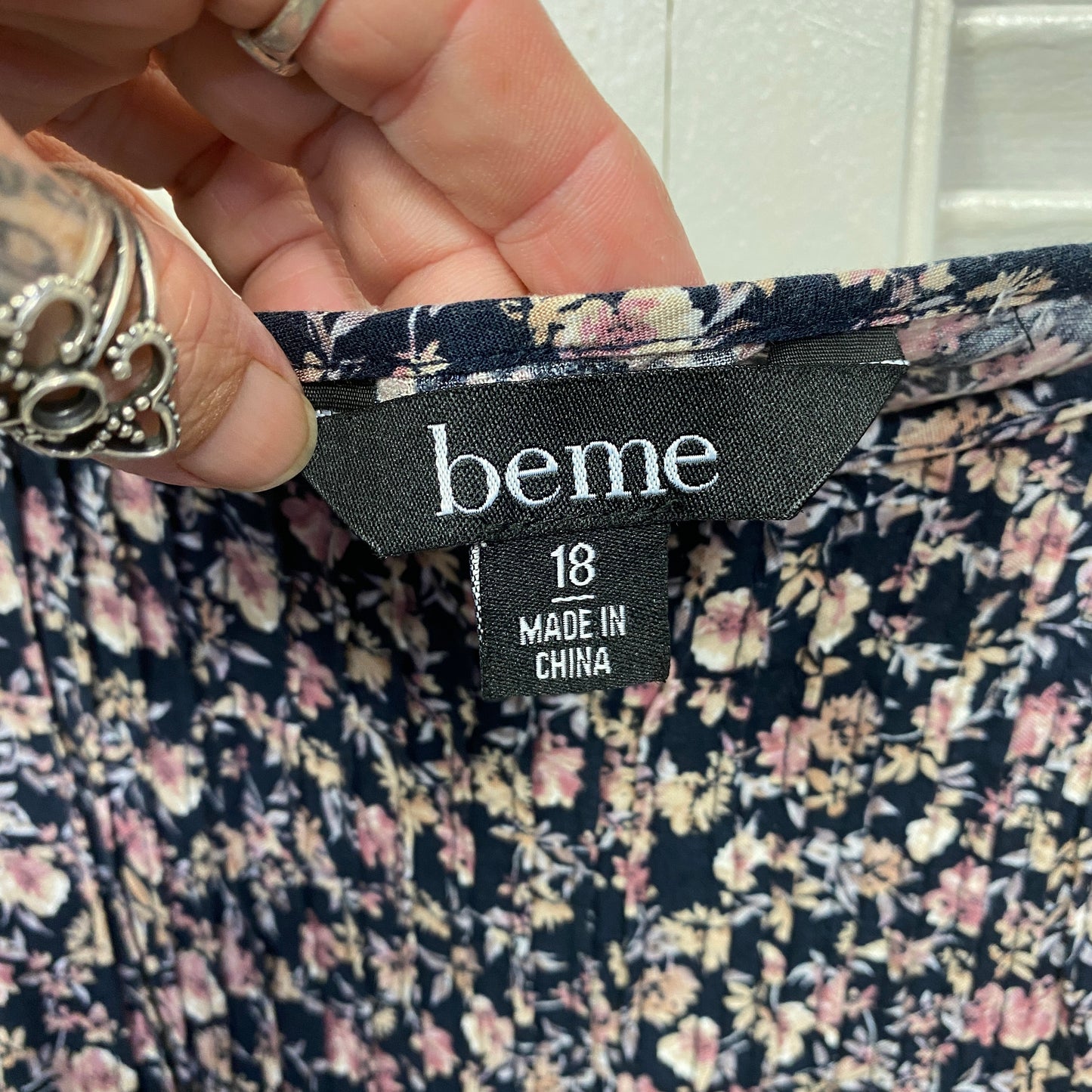 beme Top Size 18 Black Floral Cold Shoulder Sleeve Viscose