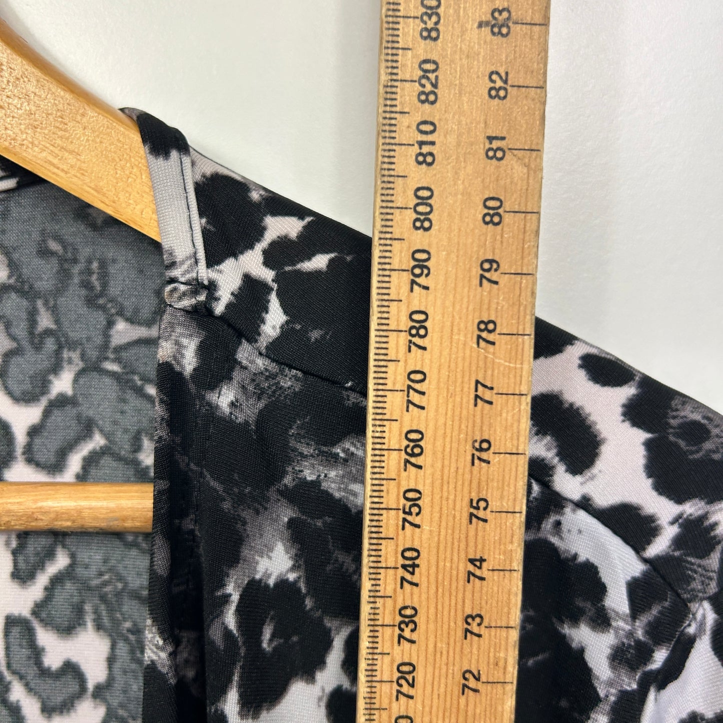 Millers Top with Necklace Size 20 Black White Long Sleeve