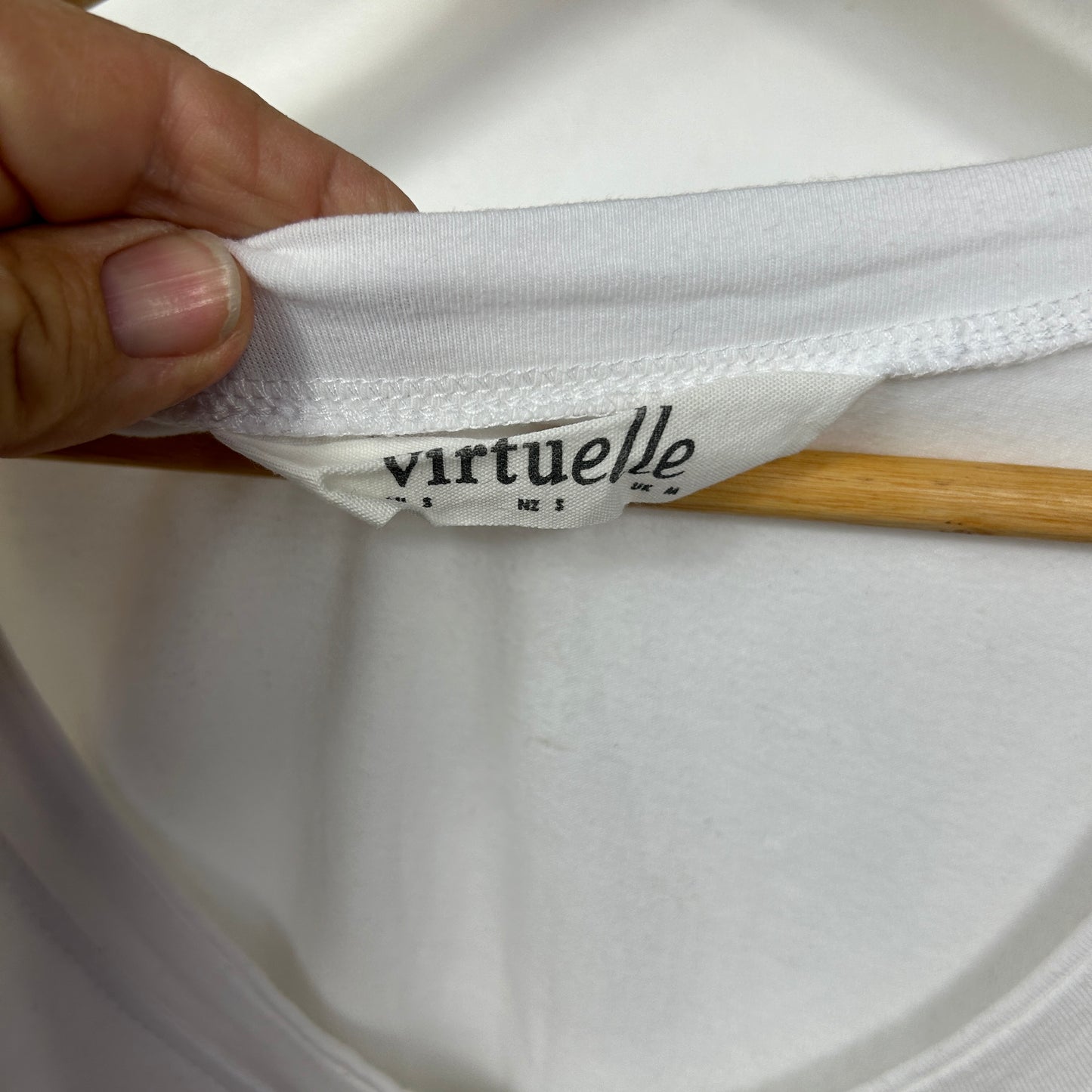 Virtuelle White Sleeveless Tunic Top - Size 16