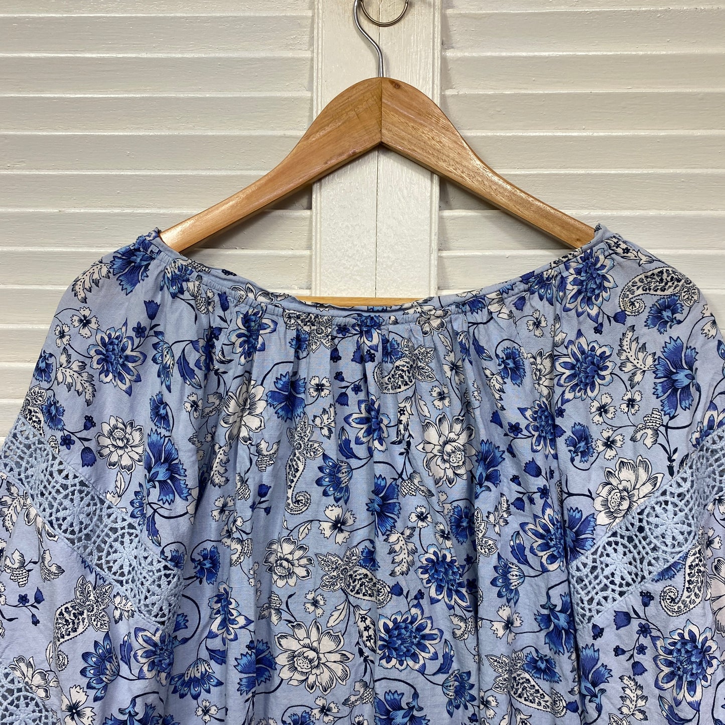 beme Top Size 20 Blue Short Sleeve Floral Viscose Linen Blend