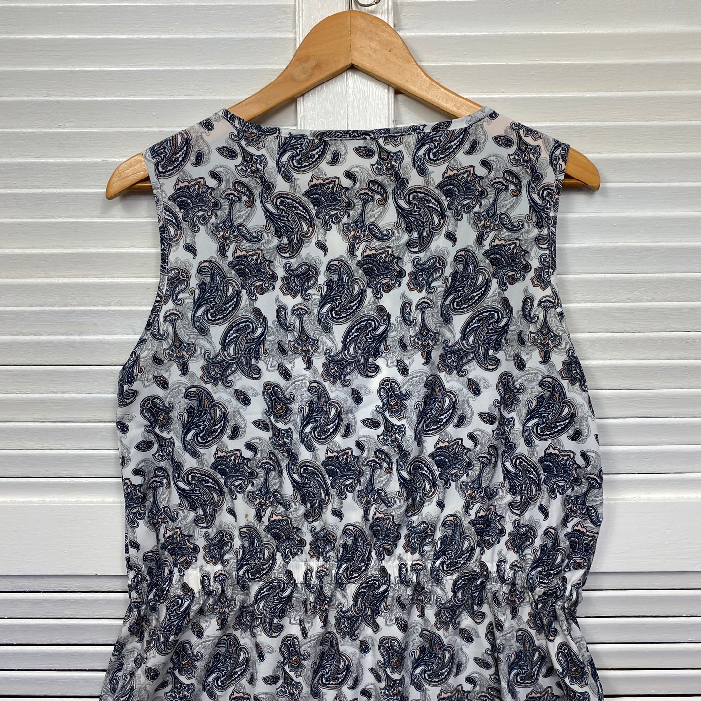 Tokito Dress Size 16 Sleeveless White Paisley