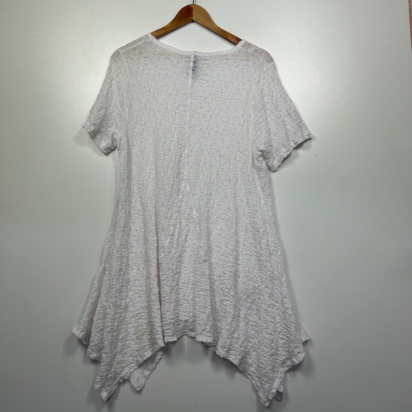 Taking Shape White Textured Tunic Top - Size 12/14